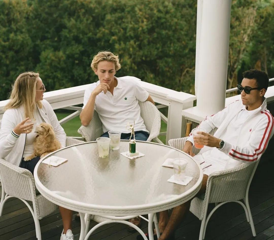 瑜伽服后面的球,瑜伽服后面蝴蝶结