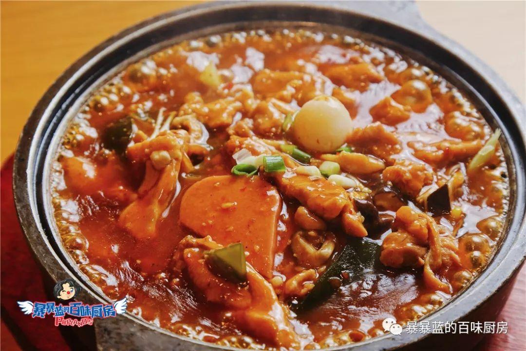 一到饭点店里就坐满了人,一到饭点全是食客