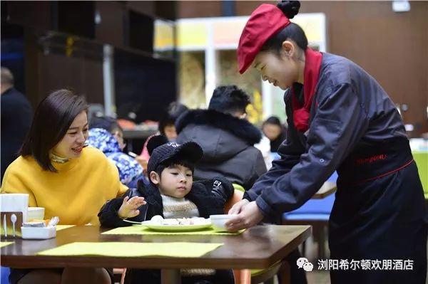 酒店洞察｜向往“烟花之乡”的人儿，希尔顿欢朋陪你浏阳看烟花