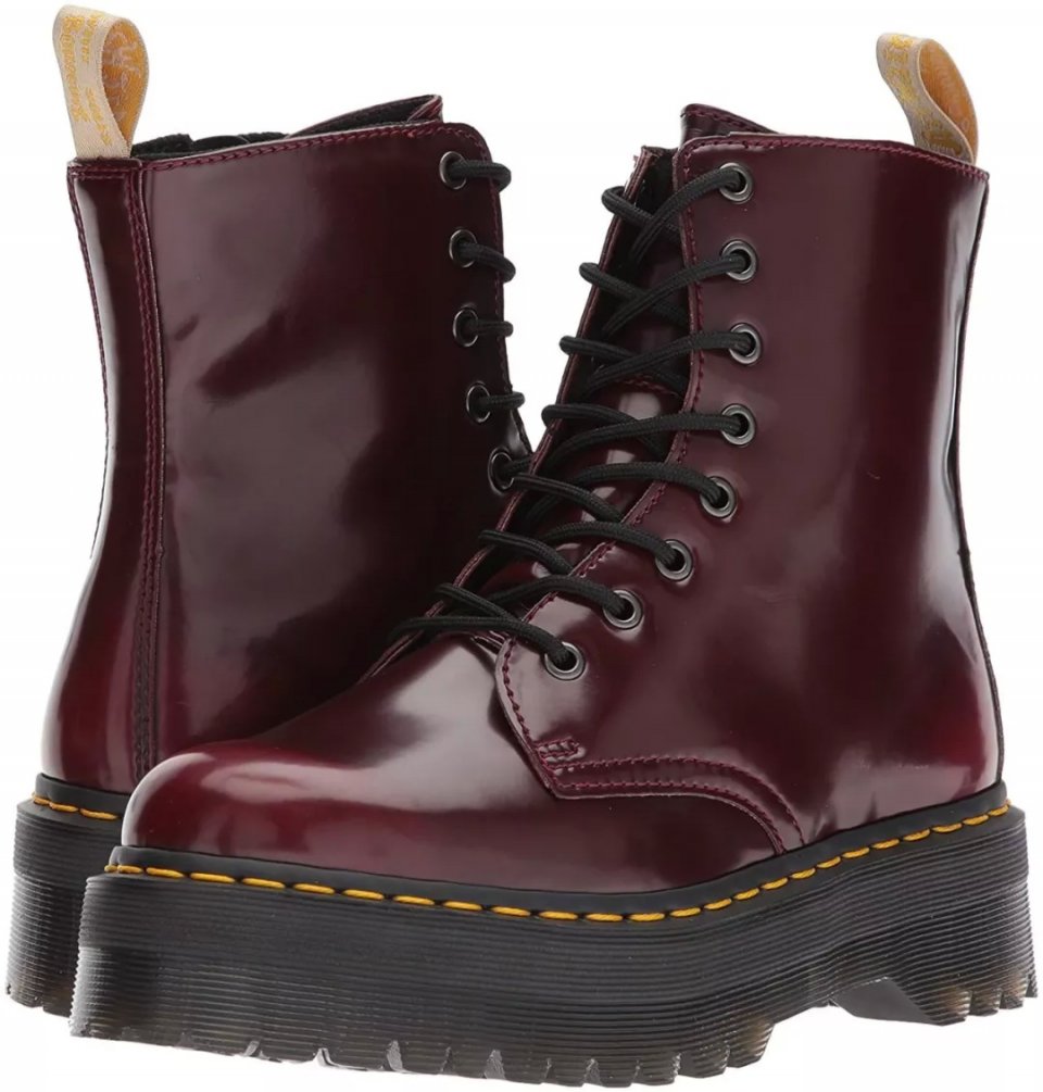 欧阳娜娜有多喜欢马丁靴,欧阳娜娜最新马丁靴