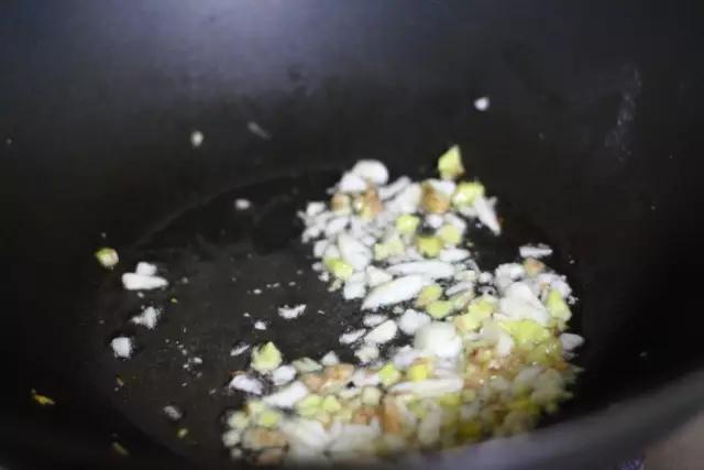 豇豆炒牛肉的做法窍门是什么,西红柿辣子豇豆炒牛肉家常做法