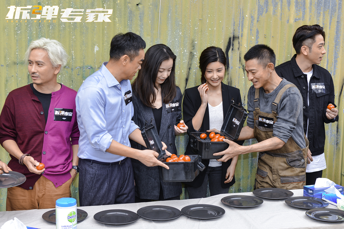 刘德华伤后全面复出接拍《拆弹专家2》搭档倪妮有没有CP感?