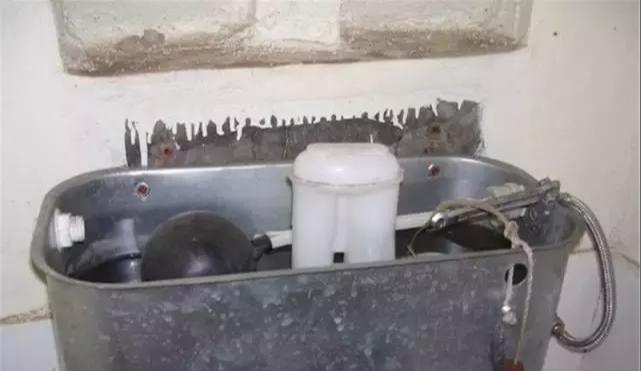 马桶上冲水的两个按钮有什么区别,马桶冲水按钮一大一小是什么意思