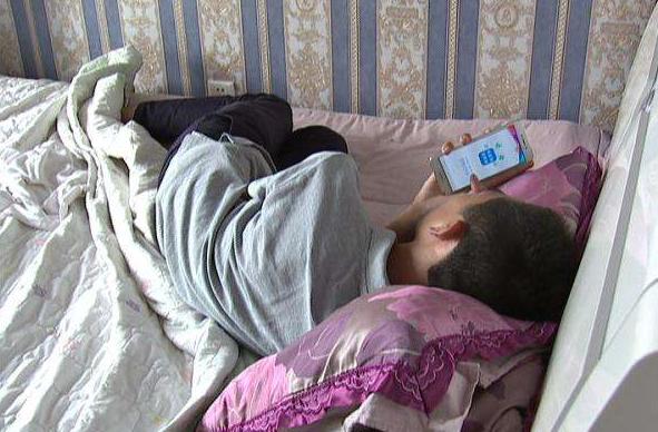 孩子眼睛眼白处有灰黑点,孩子眼睛眼白有黑斑咋回事