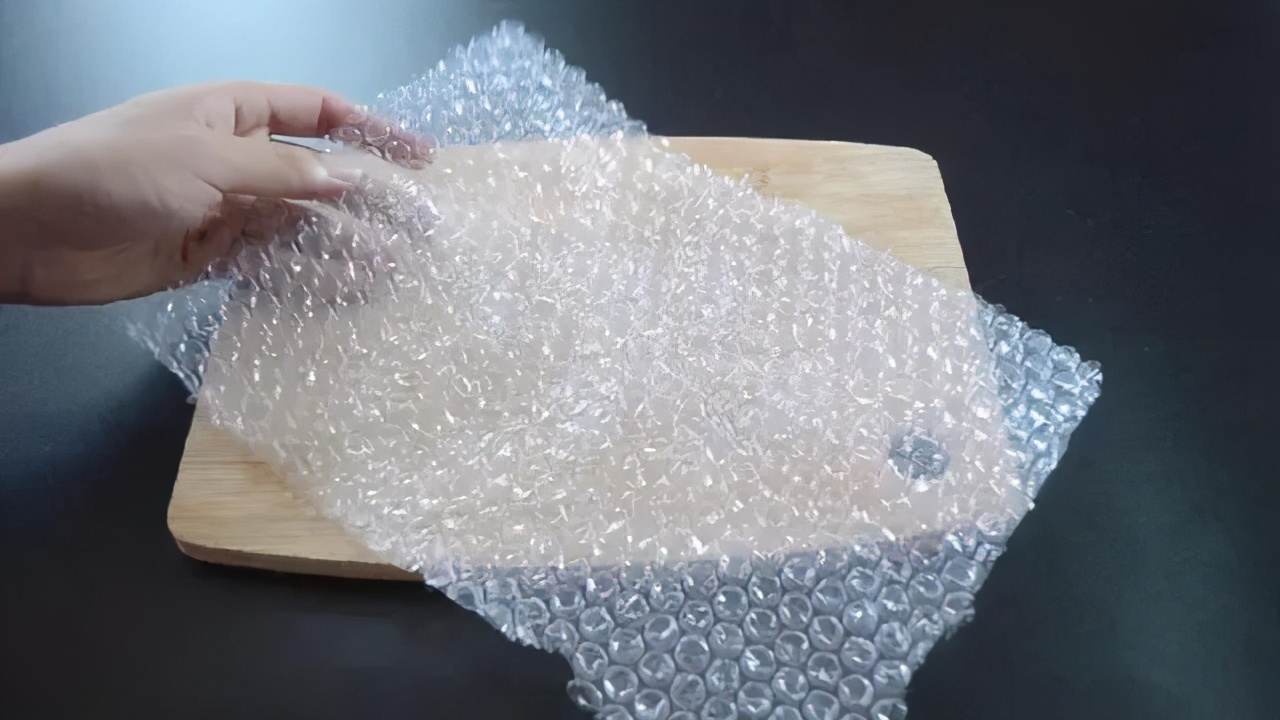 快递里气泡垫放卫生间和厨房,快递里的气泡垫放厨房里有什么用