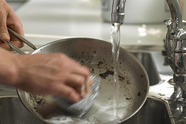 不锈钢锅里烧焦黑怎么清洗干净,不锈钢锅烧焦了怎么办