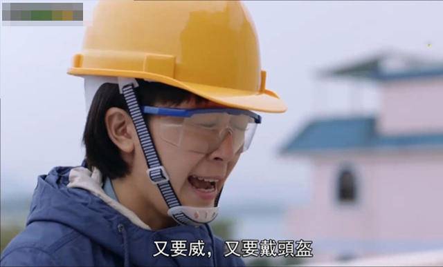 一盔一带家长带小孩,一盔一带送孩子上下学