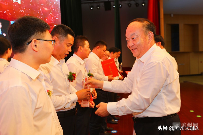 尊重企业家尊重创业者,尊重企业家重视企业家