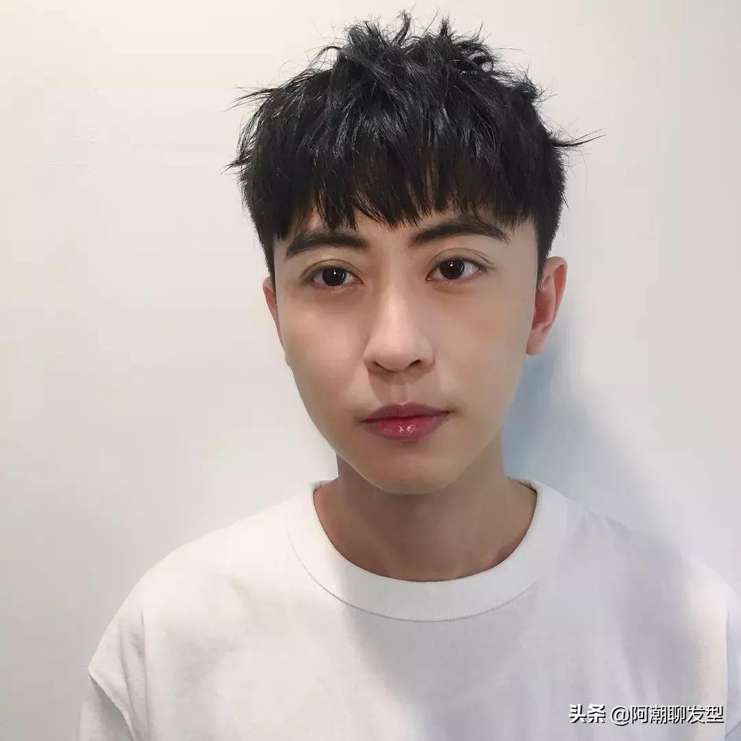 夏天适合胖胖的男生短发型免打理,3款清爽显帅气的男士短发造型