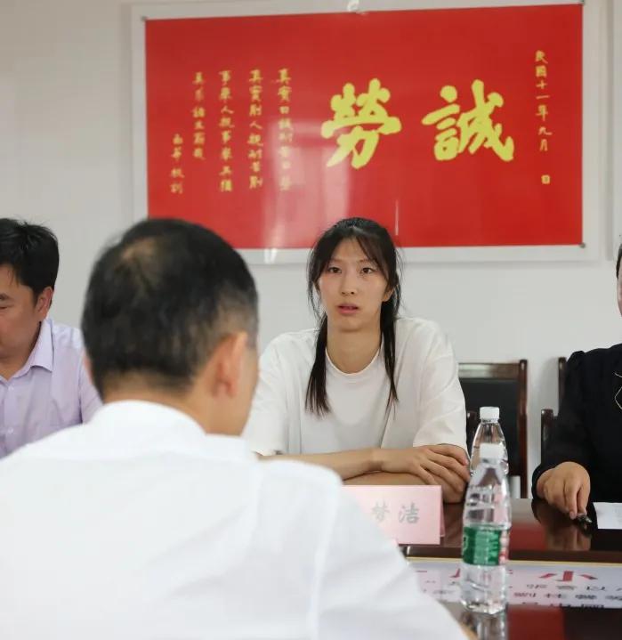 川港小学吴梦洁,川港小学吴梦洁回母校