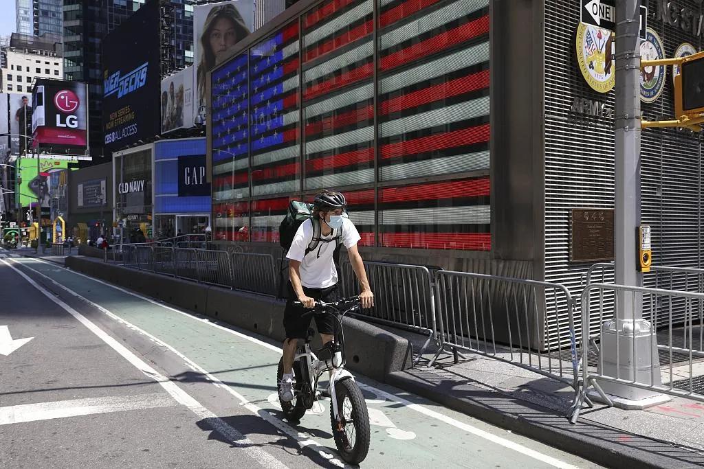 网课、家长群、社区工作……《纽约客》何伟笔下的中国抗疫故事