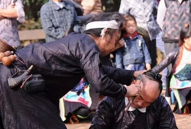 贵州用镰刀剃头的原始部落,偷南瓜是在哪里