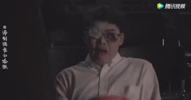 我花100块，在4D影院买了一场毒打