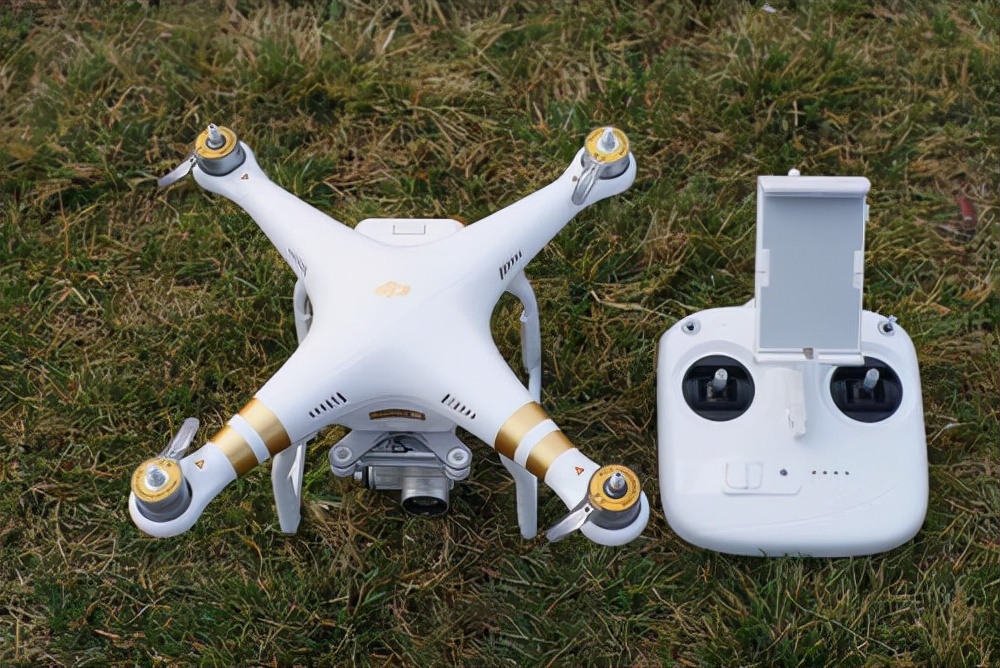 大疆创始人汪滔玩无人机,大疆无人机创始人汪滔本科