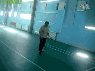 打羽毛球的脚法重要还是手法重要,羽毛球三种脚型