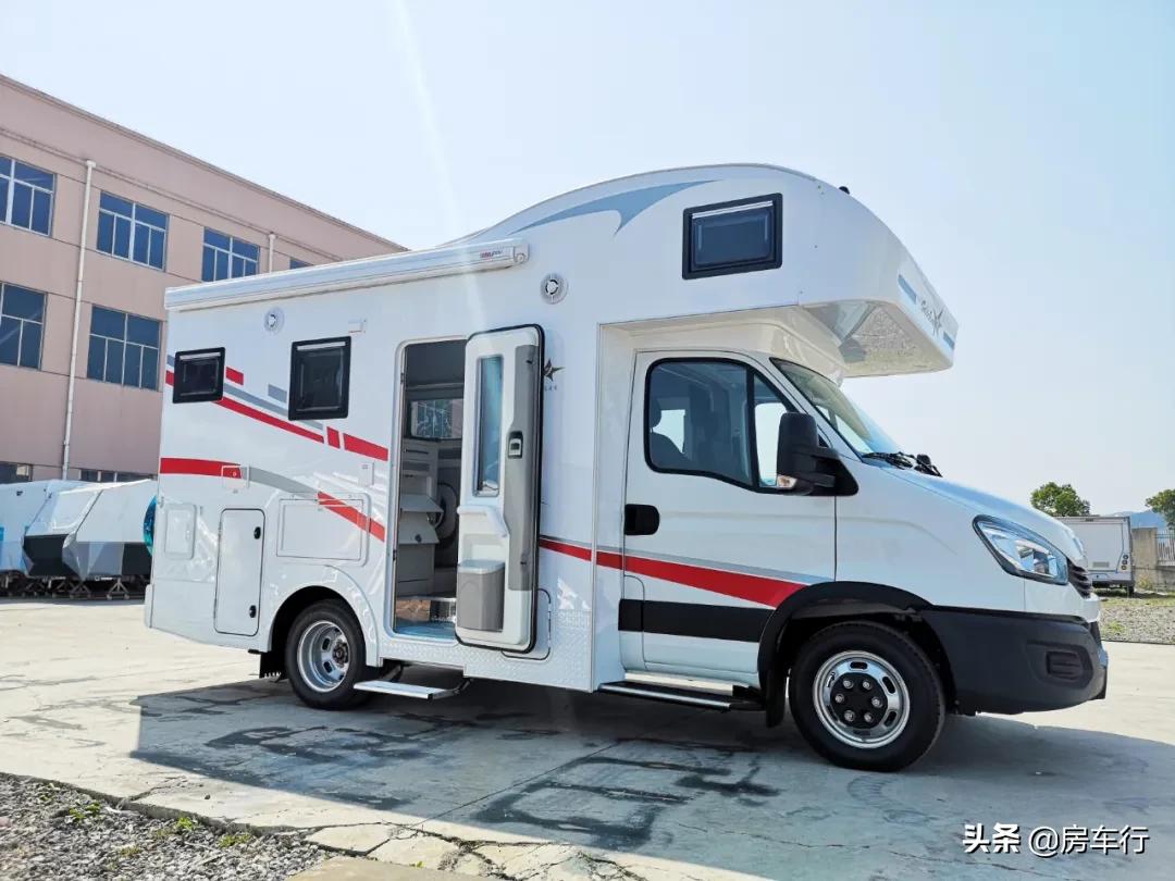 依维柯四驱升顶房车b型房车,依维柯c型房车戈士达房车