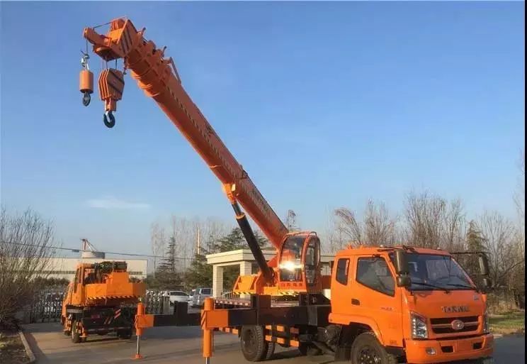 开吊车月入3万,开吊车赚钱