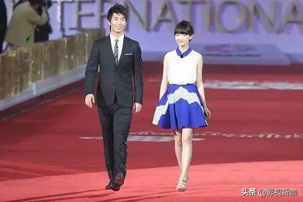 周冬雨山楂树之恋张艺谋窦骁,窦骁与周冬雨两个不同的人生