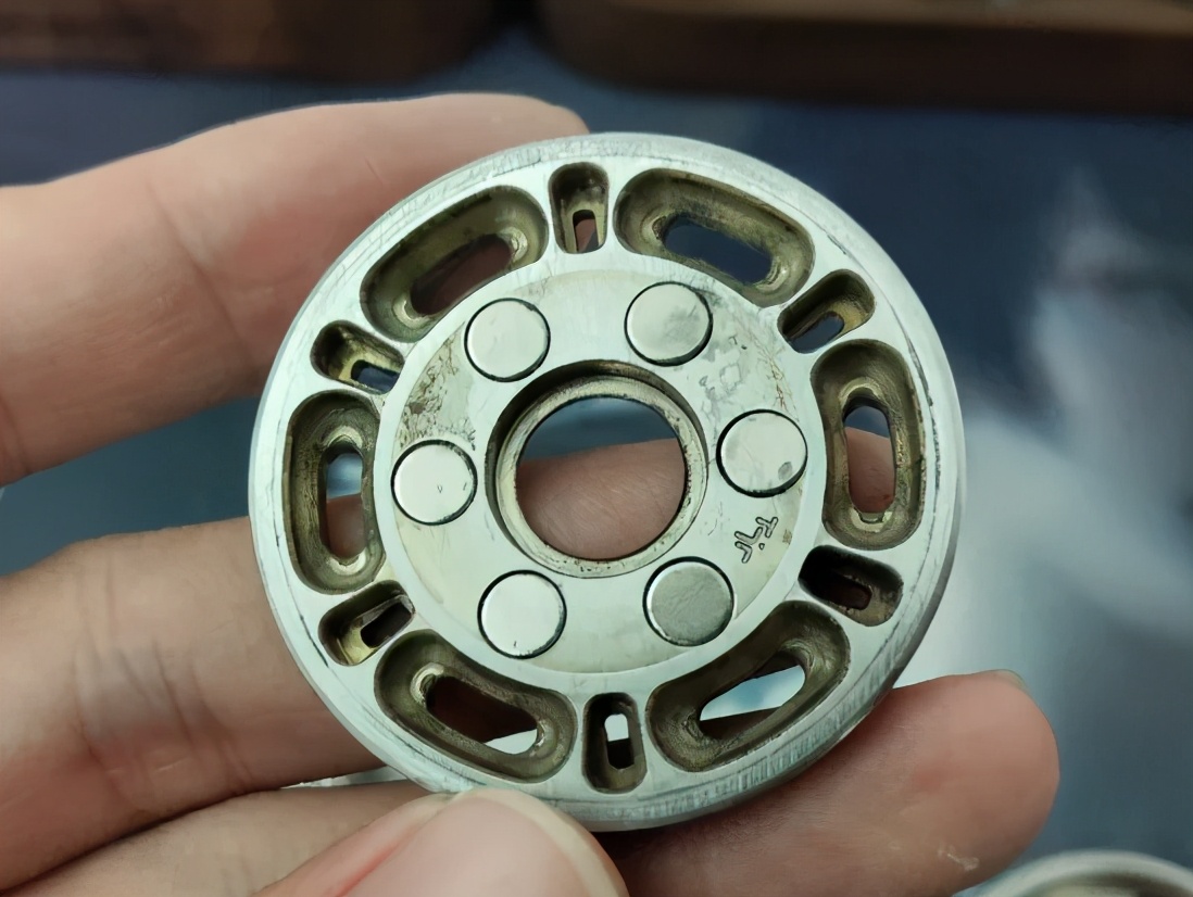 成年人能玩的指尖陀螺,随时随地玩的指尖陀螺