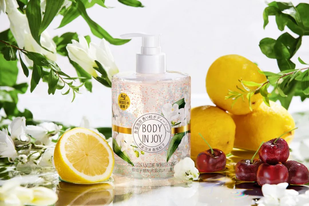 日本TOP商社、屈臣氏、李佳琦都和她合作,凭什么?