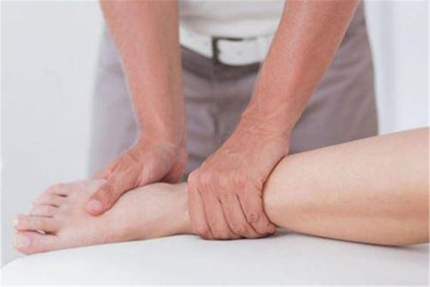 孕期腿水肿如何缓解,孕期水肿怎么只肿一条腿