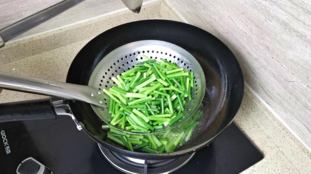 蒜苔怎么炒才会入味,炒蒜苔怎么才能炒得入味