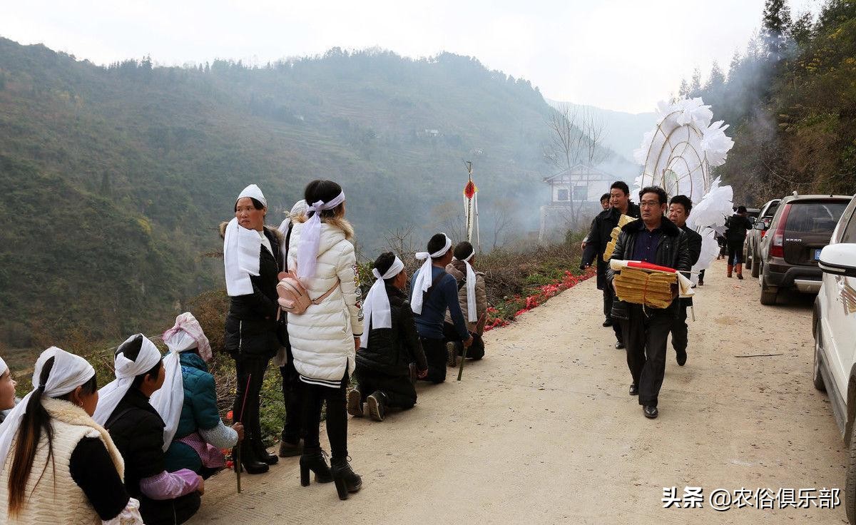 农村死人的恐怖传说,尸体不入土会变僵尸吗