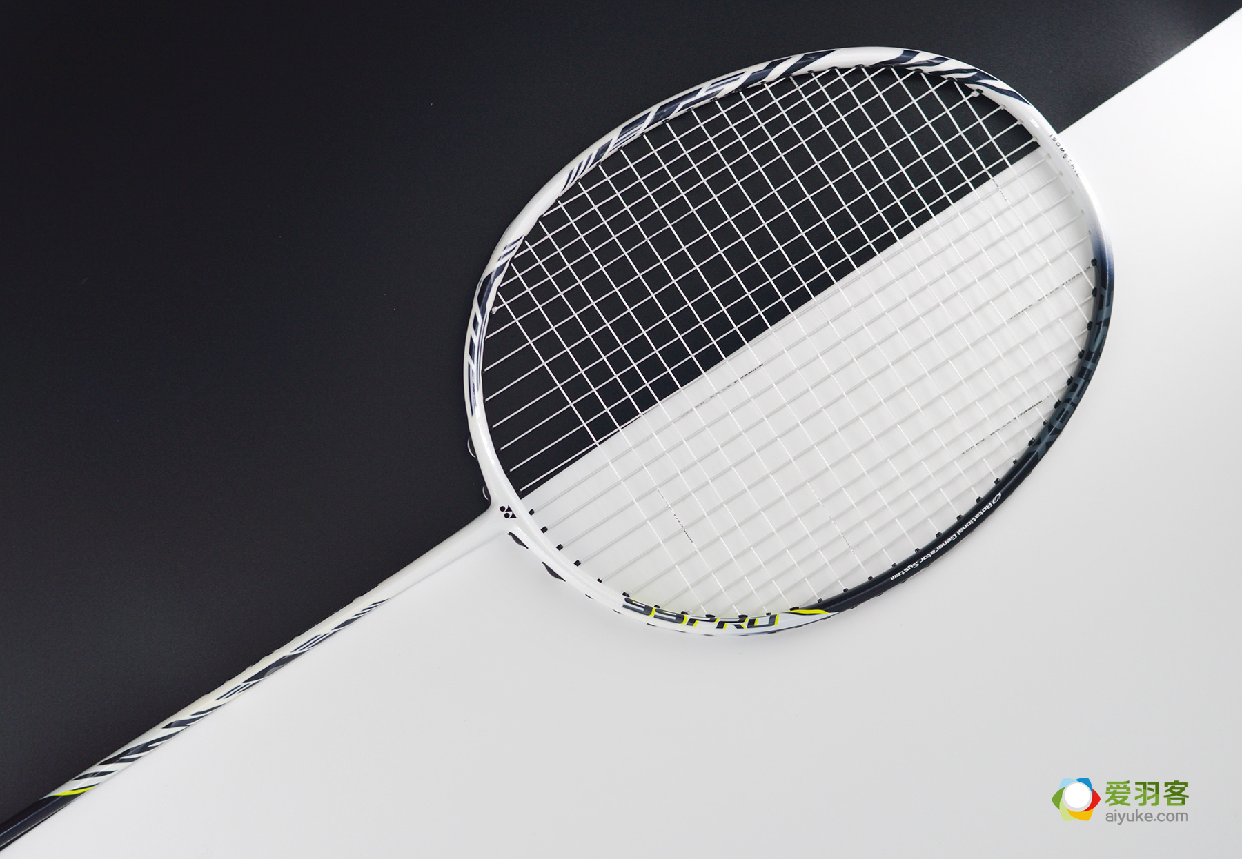 十大羽毛球拍排行榜最新款,最暴力的天斧羽毛球拍
