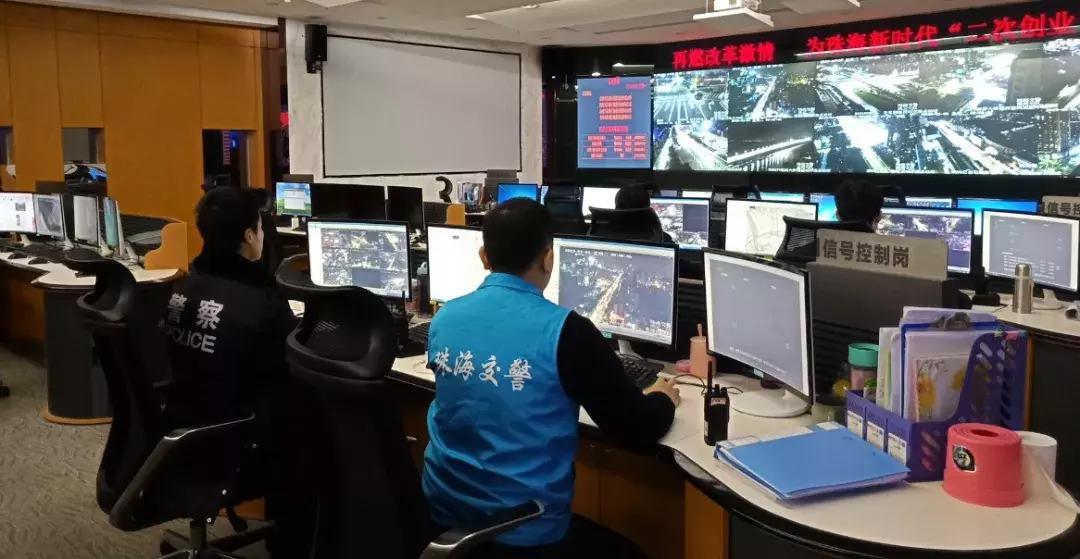 珠海板樟山慢行隧道,珠海板樟山隧道千米红色长廊入口