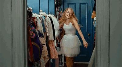 穿128元裙子的姑娘,穿3799块钱裙子的小女孩