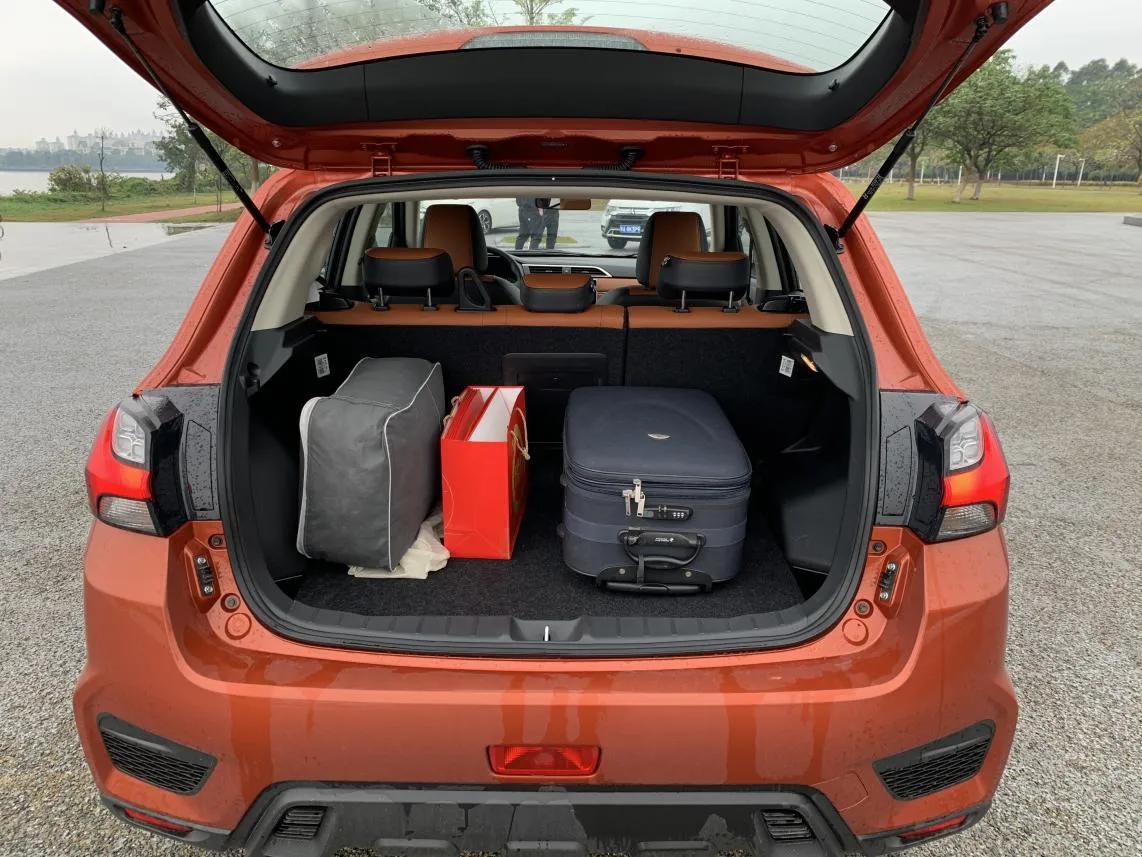 三菱劲炫一箱油可以开多少公里,三菱劲炫百公里