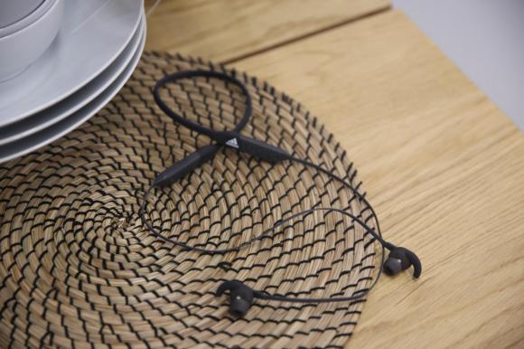 “随身携带的音乐”阿迪达斯蓝牙耳塞测评