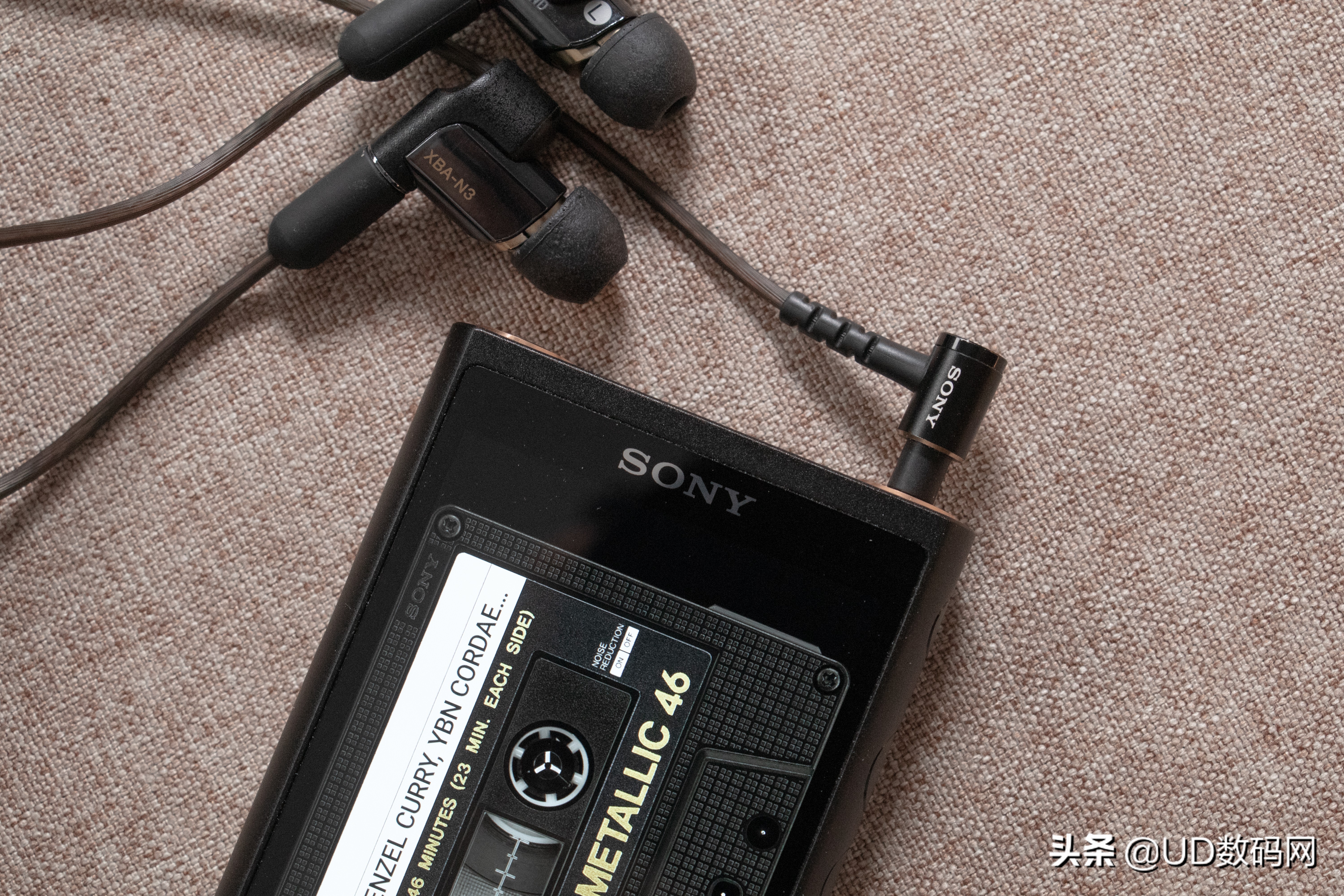 听一首好听的歌曲也是美的享受,听一首好的歌曲能让你的心情愉悦