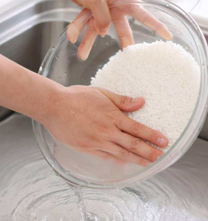 毛巾用久了又滑又臭,父母告诉我,这样洗干净还柔软,真实好用