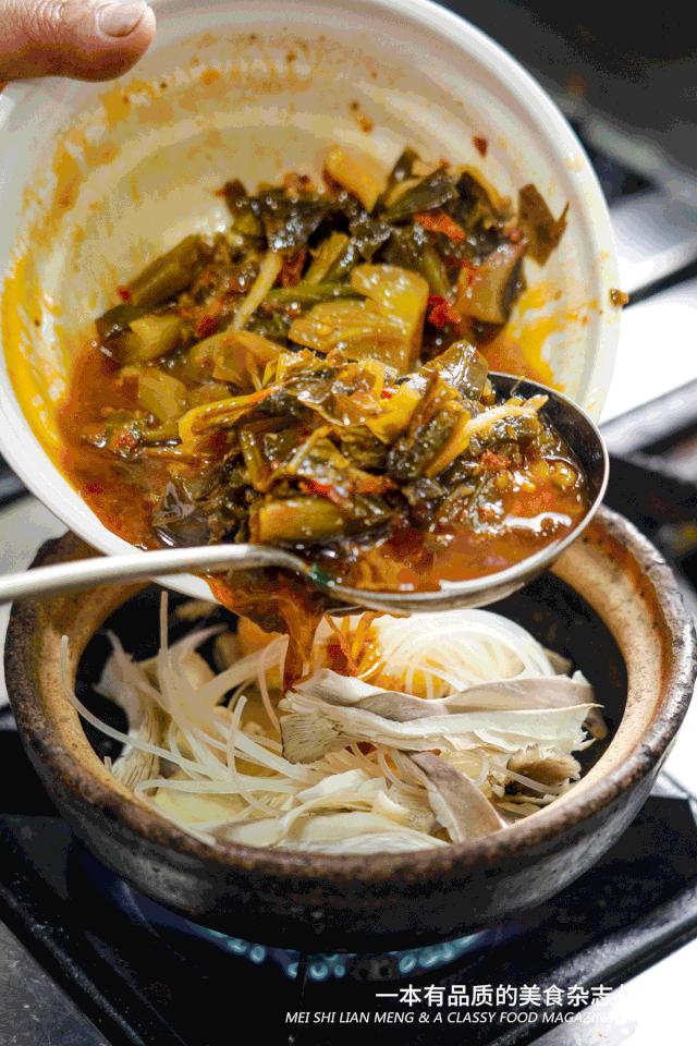 昆明这家小吃店里的传奇男人，17年来让人又嫉妒又欢喜