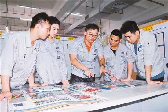 史无前例！广东包装印刷闪耀人民大会堂，一举揽下三项殊荣