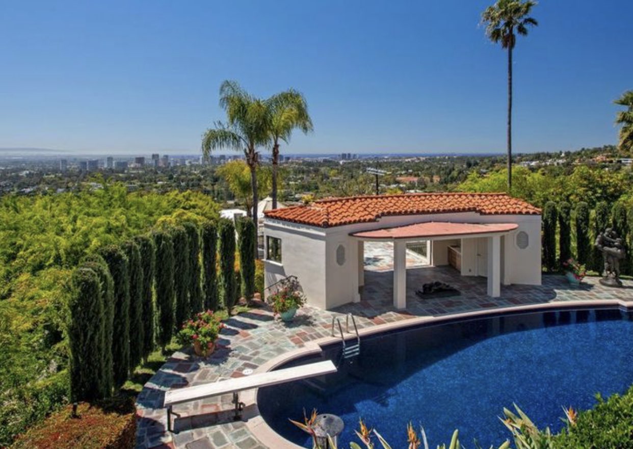 又抄底?众球星在卖房,詹皇却买第3座豪宅,难怪17年能赚21.9亿