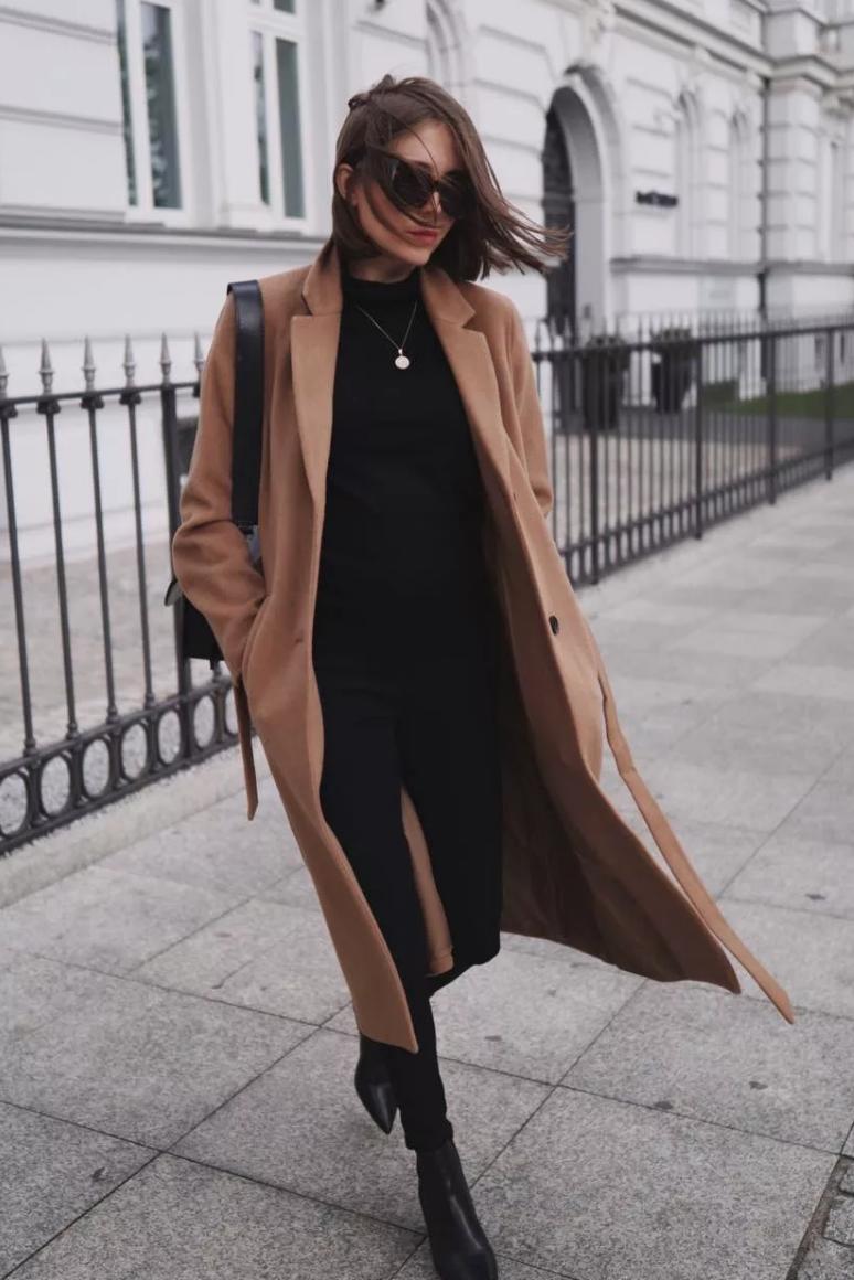 冬季显瘦裤子配靴子,现在还流行打底裤配靴子吗