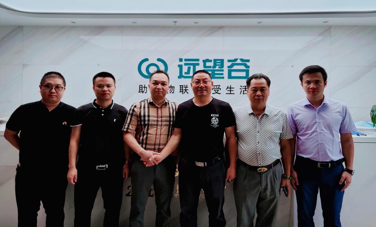 国药集团中盟本草董事长黄焕宏莅临云辉牧联调研中药材溯源系统