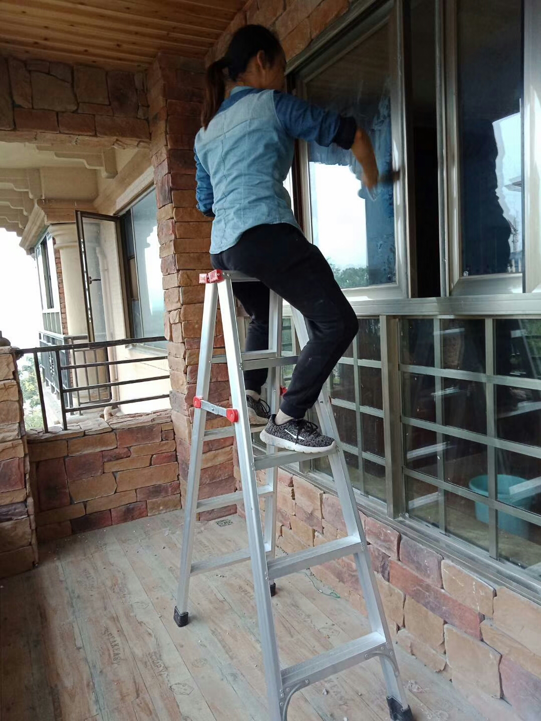 四川洪雅：这个“黑妹”不简单年纪轻轻当老板