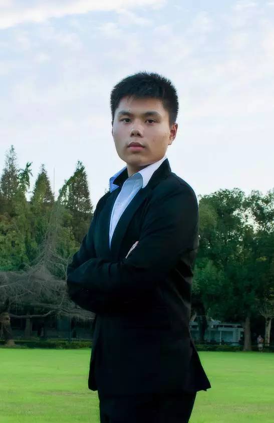 他14岁辍学起家,他14岁开始摆摊创业