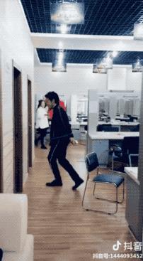 一开始我以为爱上了实力派,没想到他们还全是梗王