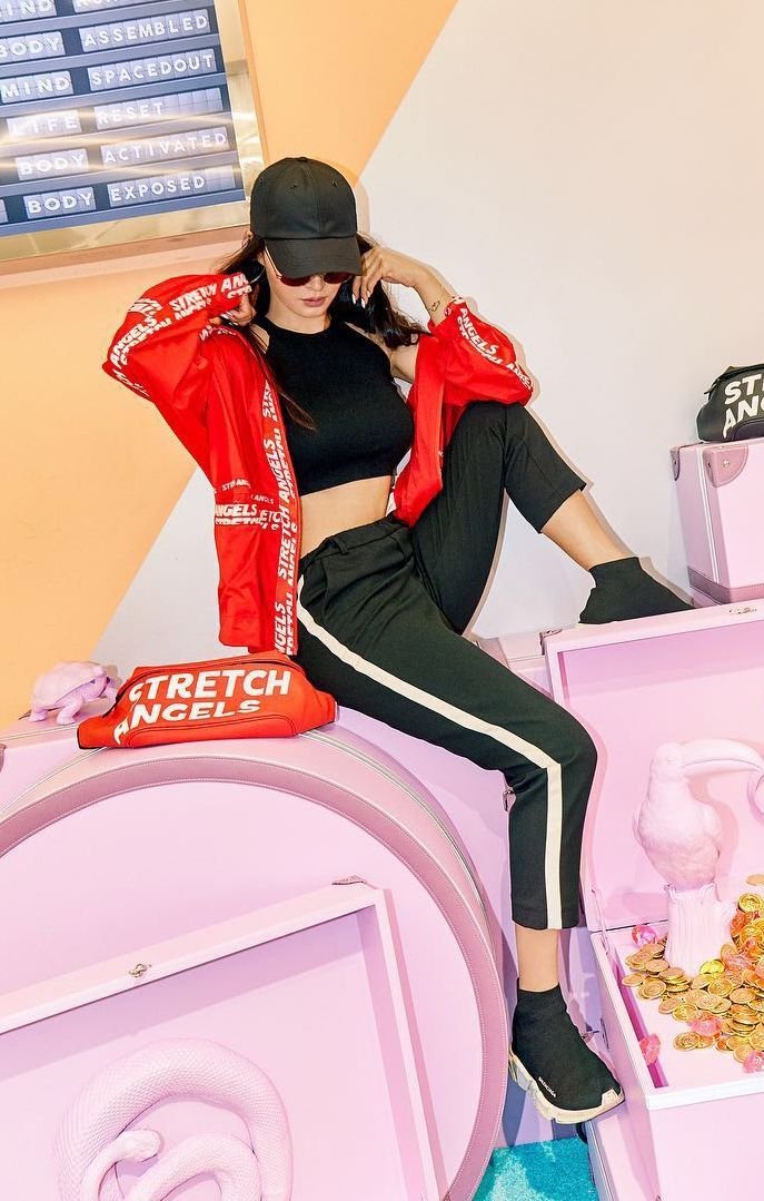 杨颖阿迪达斯粉色外套,杨颖运动风