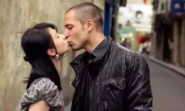 用500克黄金制1000粒米扔黄浦江,艺术家回应千粒金米扔黄浦江争议