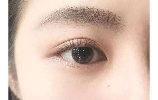 夹睫毛教程零基础手法,没有睫毛夹怎么夹睫毛妙招