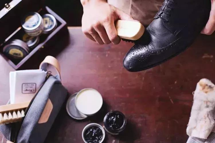 怎么才能让鞋子干燥不臭,如何使鞋子保持干燥