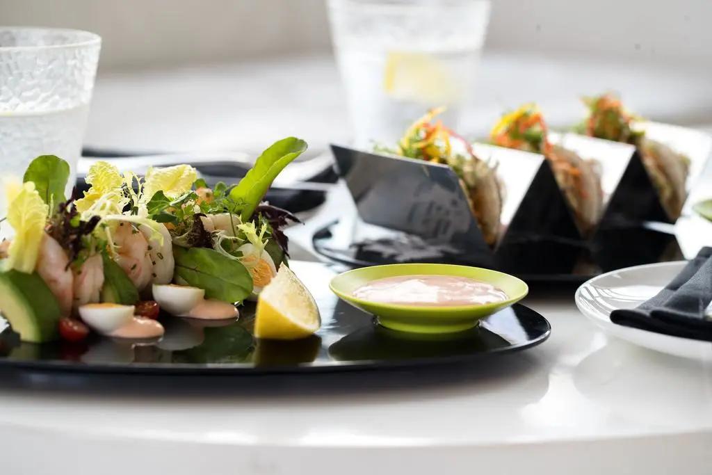 迪拜卓美亚阿联酋塔酒店几星,迪拜卓美亚帆船酒店有多繁华