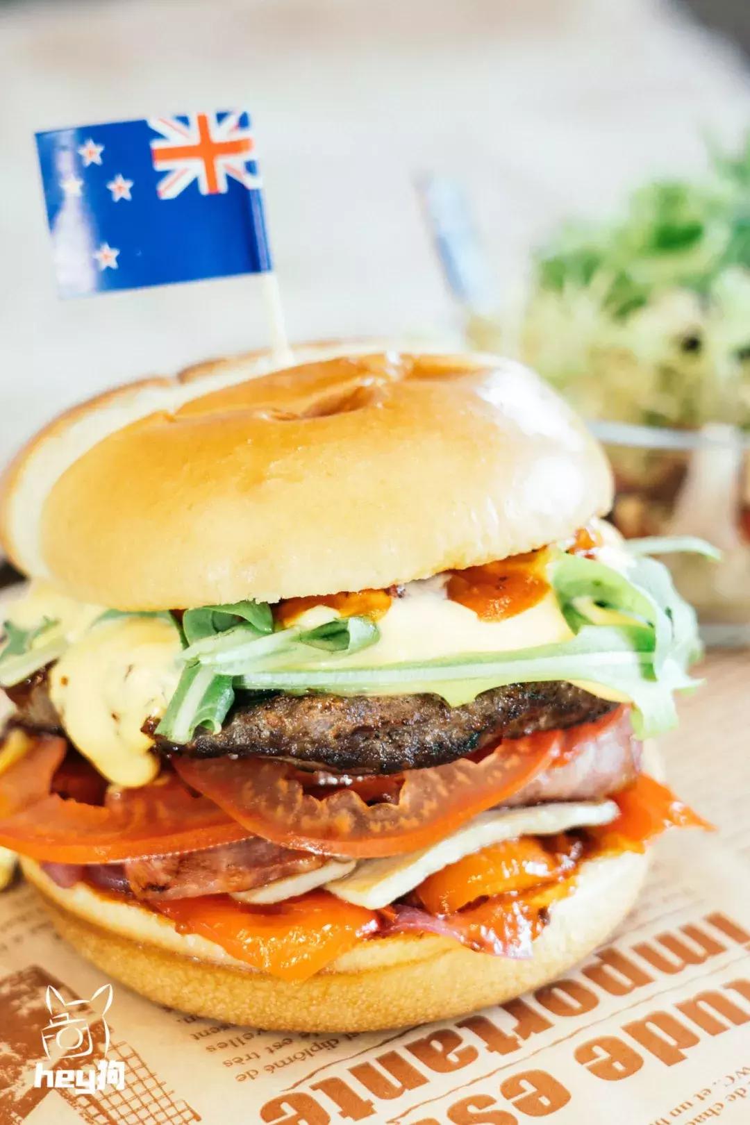 超厚厚厚「黑金汉堡」，想吃嘴要张大大大