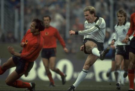 足球封神榜第一名鲁梅尼格,鲁梅尼格在世界足坛地位