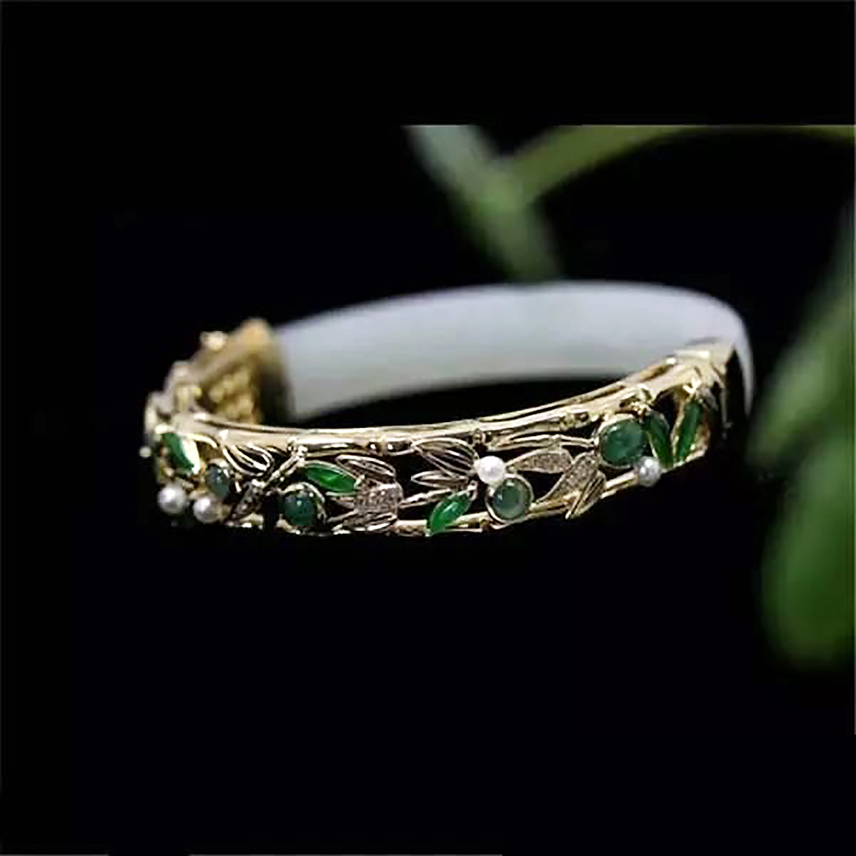 翡翠手镯摔断修复图片,翡翠手镯摔断了修复多少钱